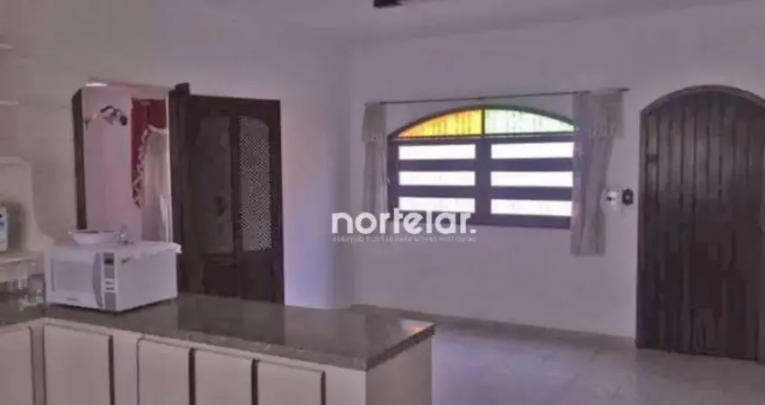 Ótimo sobrado à venda na Vila Clarice