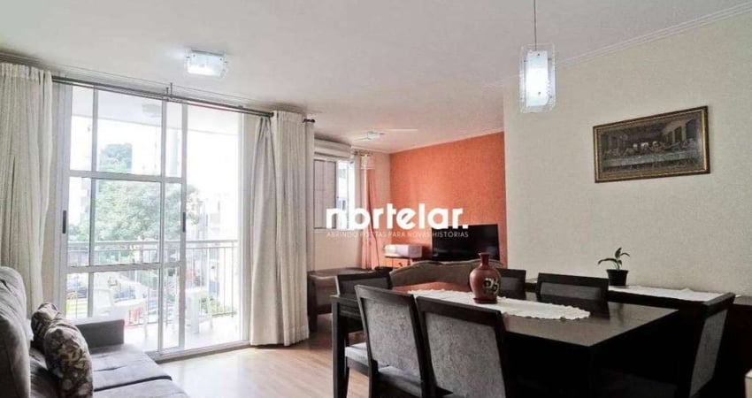 Este aconchegante apartamento de 70m² possui planta original de 3 dormitórios, atualmente configurado com 2 quartos, sendo 1 suíte, graças à ampliação