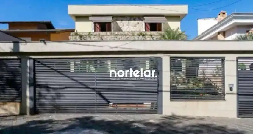 Sobrado com 5 Quartos | 3 suítes e 5 banheiros para alugar, 610 m² por R$ 16.000/Mês