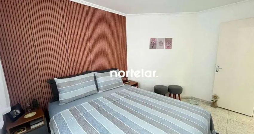 Apartamento à Venda na Freguesia do Ó!   Localizado no térreo, este apartamento de 2 quartos com sala, cozinha, lavanderia, 1 banheiro e uma ampla var