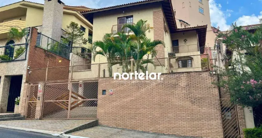 Ótima residência, moderna e pronta para morar. muito bem conservada. são 4 amplos dormitórios, sendo 3 suítes, sala em 3 ambientes, cozinha planejada,