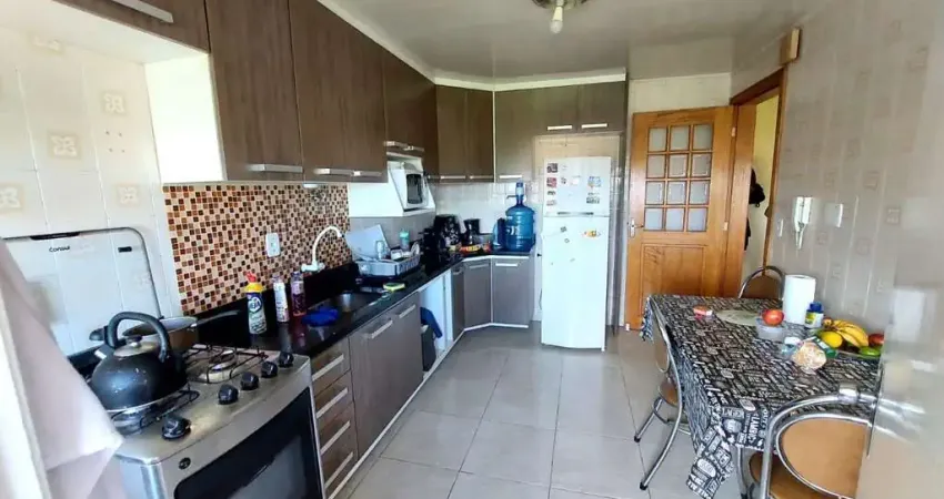 ED. PEQUENO AP. FRENTE MUITO AMPLO 2 DORM. COM GARAGEM