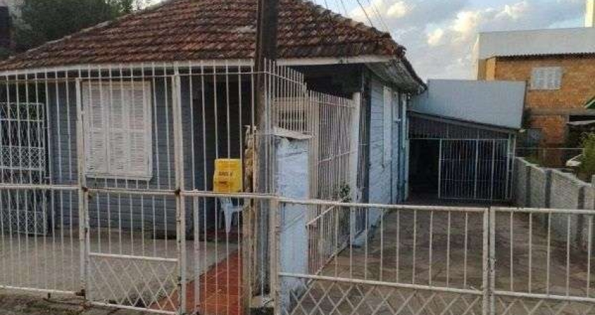 Ótima oportunidade de Investimento. Terreno com 3 casas com entradas independent