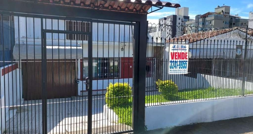 Linda e confortável residência ao lado da escola Mãe De Deus Tristeza