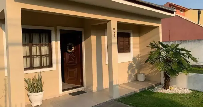 LINDA CASA DE ESQUINA COM 3 DORM. SUITE E PATIO COM PISCINA
