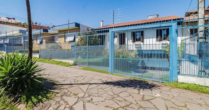 Casa com 3 dormitórios à venda, 210 m² por R$ 870.000,00 - Cristal - Porto Alegr