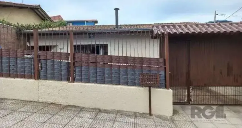 Casa com 2 dormitórios com Piscina - Vila Nova