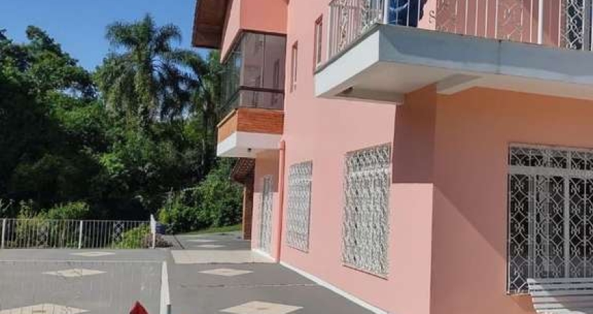 Casa ampla de 04 dormitórios diferenciada!