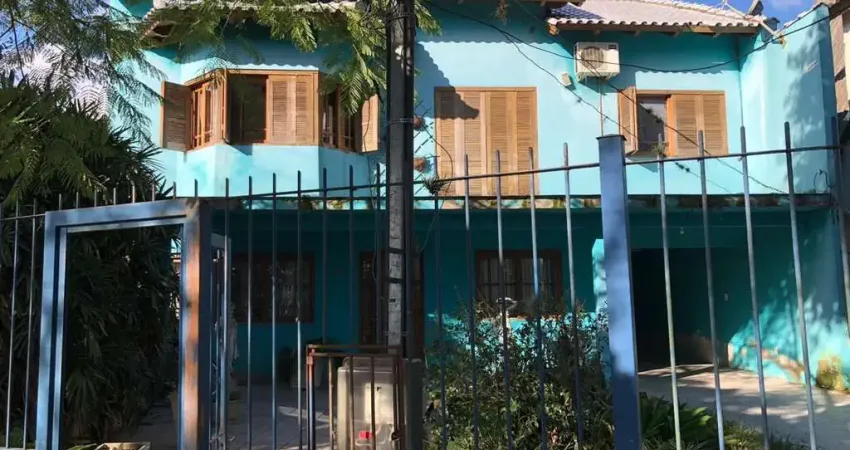 Casa com 3 Quartos e 4 banheiros à Venda, 250 m²