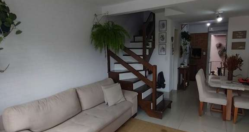 Casa em Condomíno 02 Dormitórios IMPECÁVEL !!!
