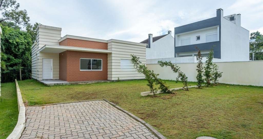CONDOMÍNIO COM APENAS QUATRO CASAS TÉRREAS COM MUITO ESPAÇO INTERNO E PATIO PRIV