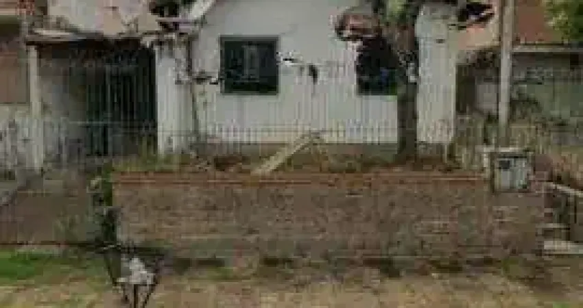 Casa na cavalhada 2 dorm precisando reforma geral em terreno de 220m²