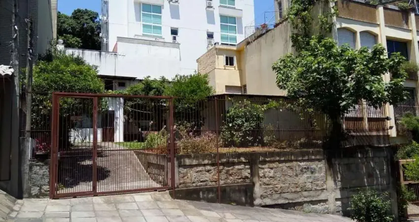 Terreno com casa antiga habitável à venda - Rio Branco - Porto Alegre/RS
