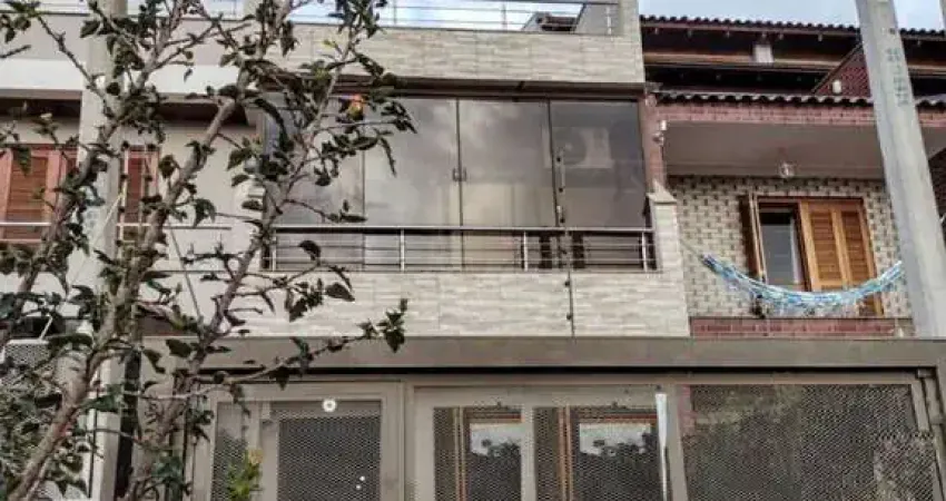 Casa com 3 quartos à venda na Rua Waldemar da Silva Tavares, 234, Guarujá, Porto Alegre