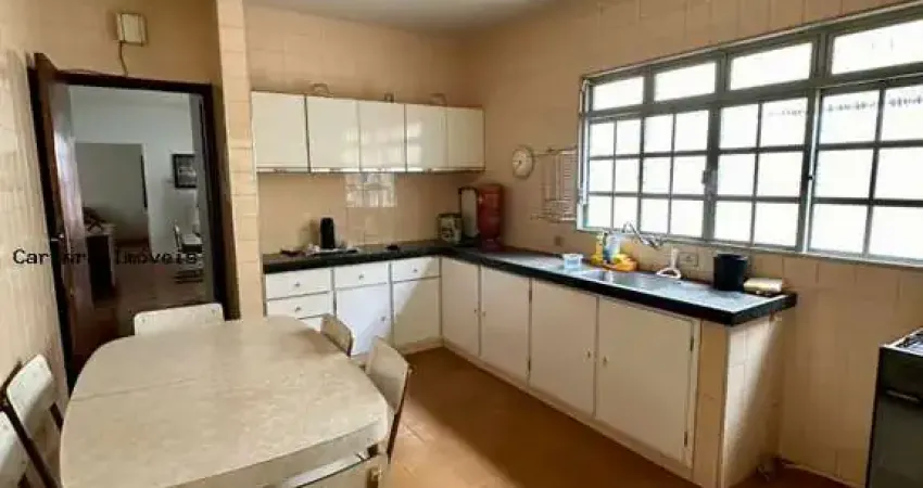 Casa para Venda em Uberlândia, Brasil, 4 dormitórios, 1 suíte, 2 banheiros, 3 vagas