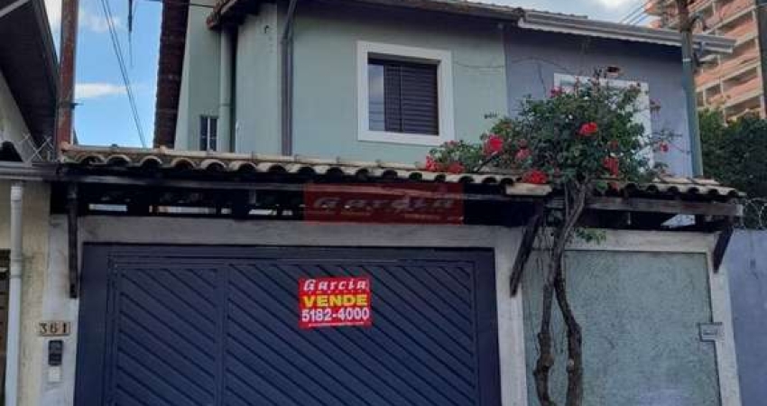 Excelente casa com Sobrado e ótima localização na Chácara Santo Antonio.