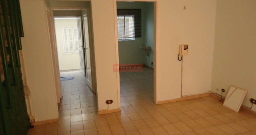 Casa comercial com 2 salas para alugar na Chácara Santo Antônio, São Paulo 
