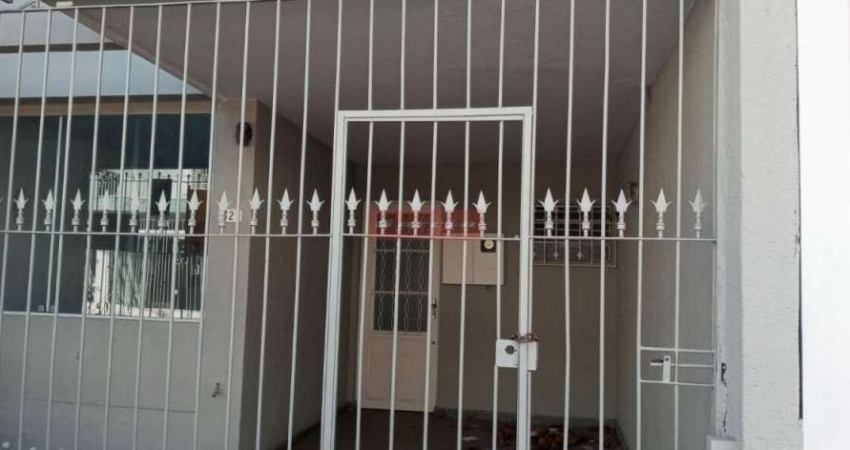 Casa na Chác. St. Antônio, 124 m de terreno, 3 dorm, 2 sakas, 2 banheiros, 1 vaga.