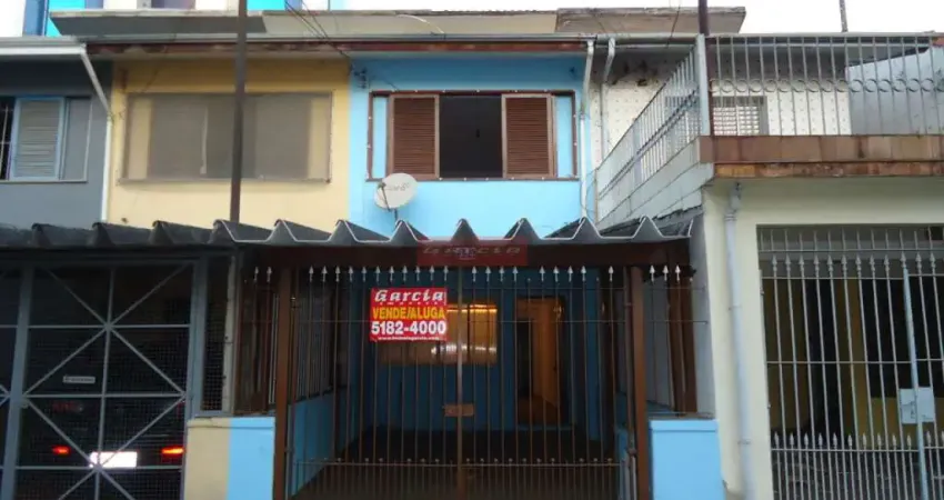 Sobrado com 2 dormitórios e excelente localização, alugado bom para investidor