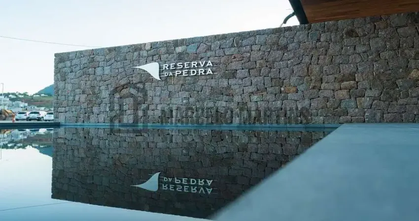 Terreno em Frente ao Clube no Condomínio Reserva da Pedra – Pedra Branca – Palhoça