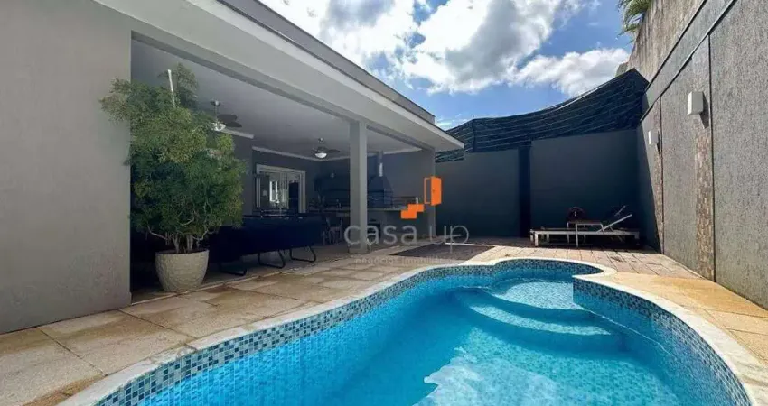 Casa com 3 suítes, piscina aquecida e sauna à venda no Condomínio Recanto dos Paturis em Vinhedo-SP