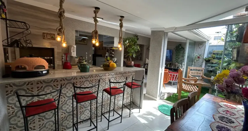 Lindissima casa no Condominio Belvedere, toda modificada, acabamento diferenciado, 3 Dormitórios sendo uma suite