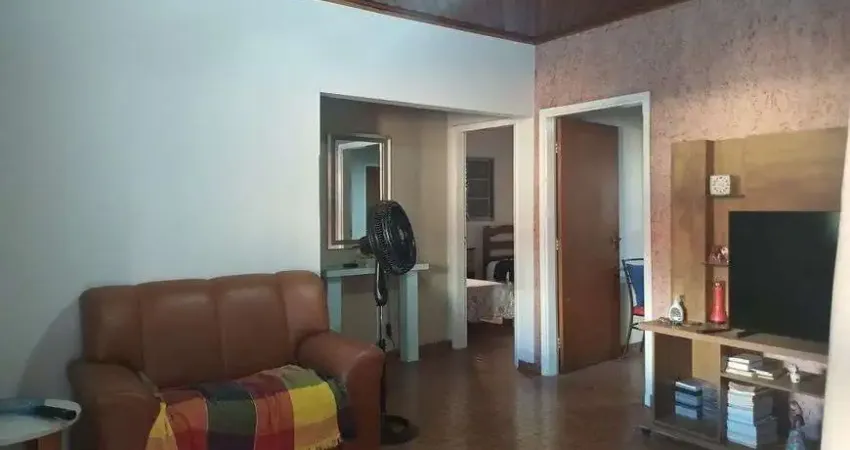 Vendo Casa C/ 3 Dormitórios uma suíte mais 02 ar-condicionado no centro da cidade de Sales SP