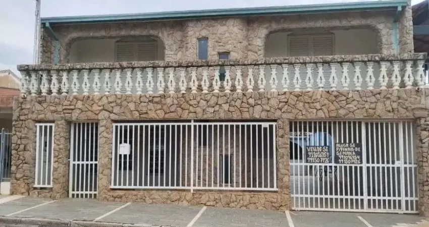 Vendo este sobrado c/ 4 dormitórios mais uma edícula a 60 metro da praia do cervinho em Sales SP.