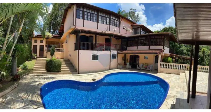 Chácara com Piscina aquecida e academia a 40 minutos de SP , Araçariguama