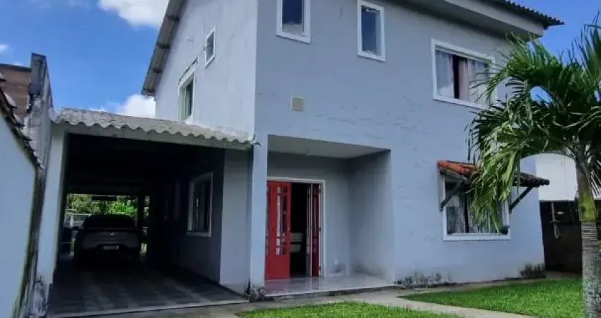 Casa duplex com terreno linear na Cotia, Guapimirim, próxima a cachoeira.