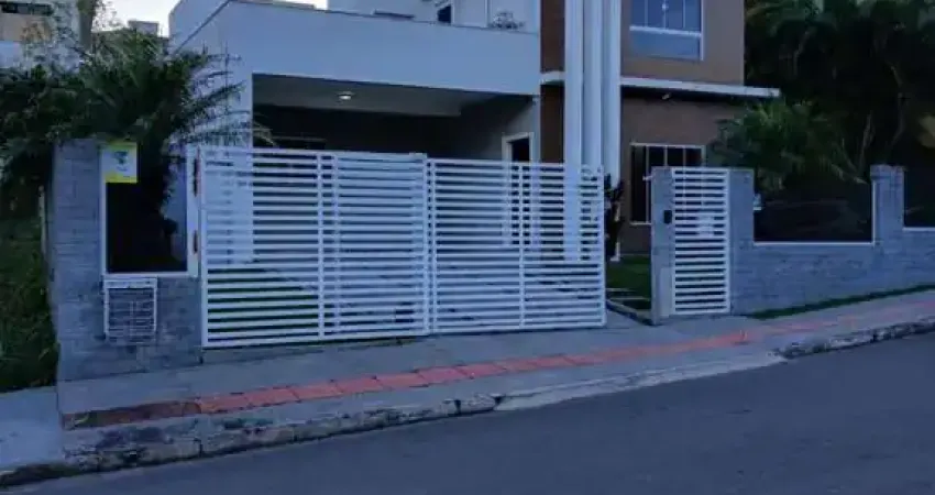 Casa Alto Padrão para Venda em Palhoça, Pedra Branca, 4 dormitórios, 1 suíte, 3 banheiros, 2 vagas