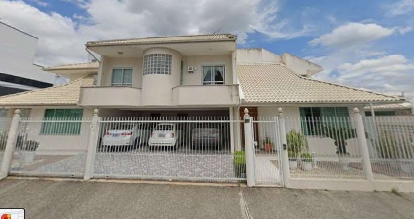 Casa para Locação em Palhoça, Pagani, 3 dormitórios, 1 suíte, 3 banheiros, 2 vagas