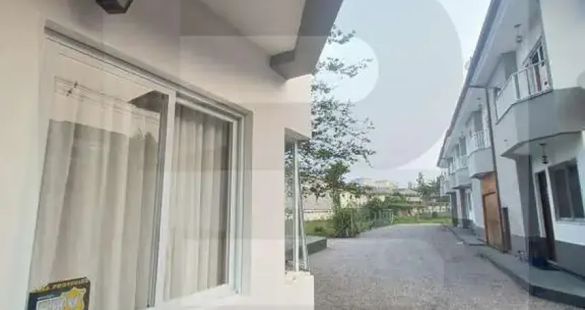 Casa em Condomínio para Locação em Palhoça, Pedra Branca, 3 dormitórios, 1 suíte, 2 banheiros, 1 vaga