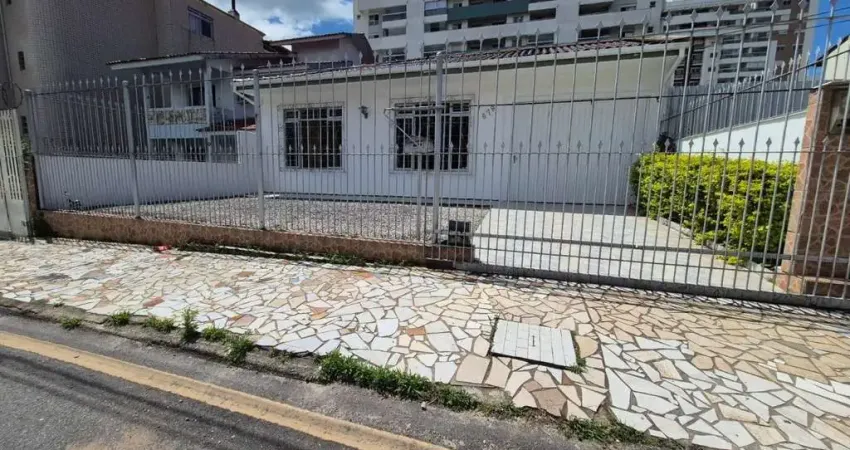 Casa com 3 quartos para alugar na Rua Moura, 679, Barreiros, São José