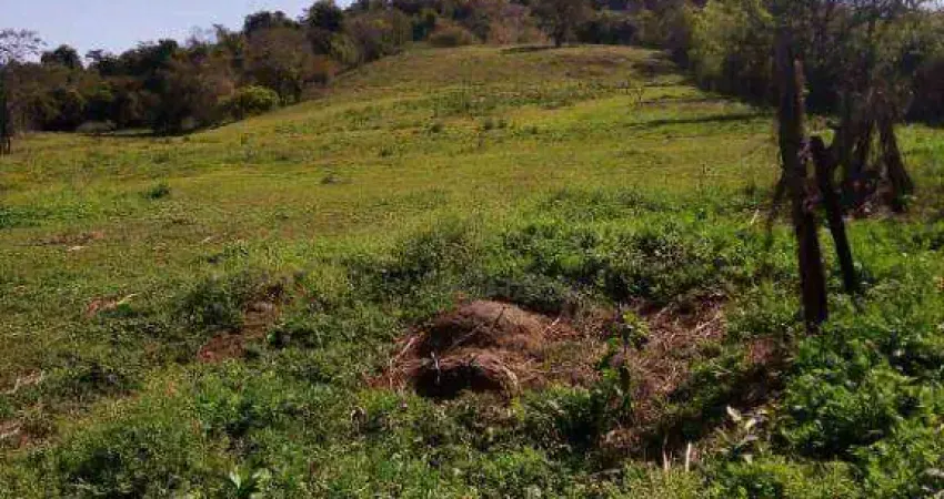 Excelente área em região com implantação de novos condomínios, fácil acesse a 400 metros do asfalto