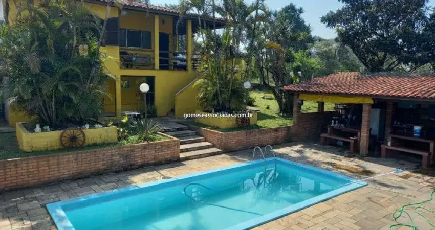 Chácara à Venda em Cotia - 3 Dormitórios, Piscina e Lazer Completo por R$ 650.000