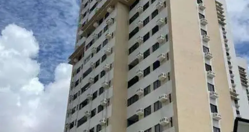 Apartamento com 3 quartos no Cocó