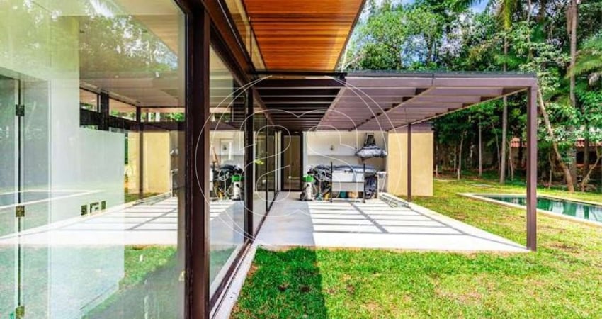 Casa Térrea de Condomínio à venda com 5 Suítes tendo 3.293 m² privativos na Chácara Flora - SP