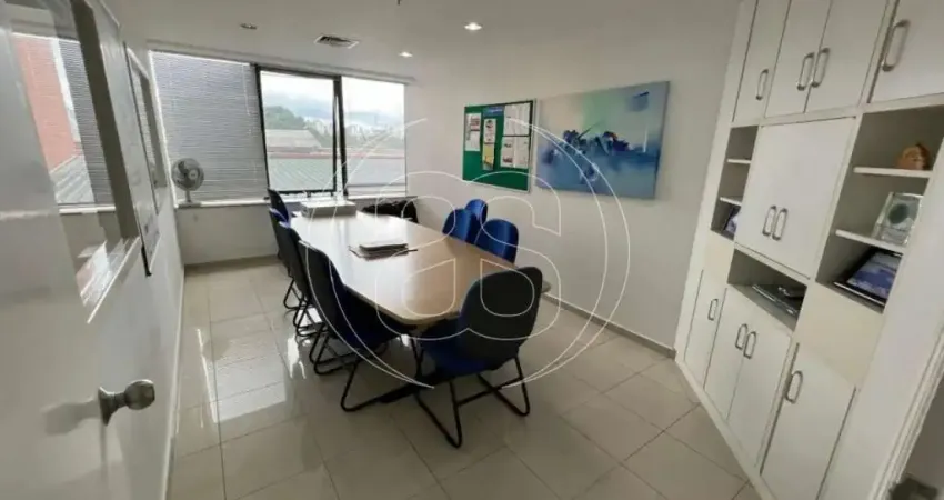 Conjunto comercial disponível para venda e locação com 52m²