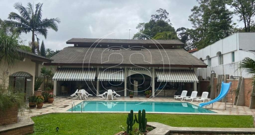 CASA RESIDENCIAL DE 632m²  COM 5 DORM E 4 VAGAS EM SANTO AMARO