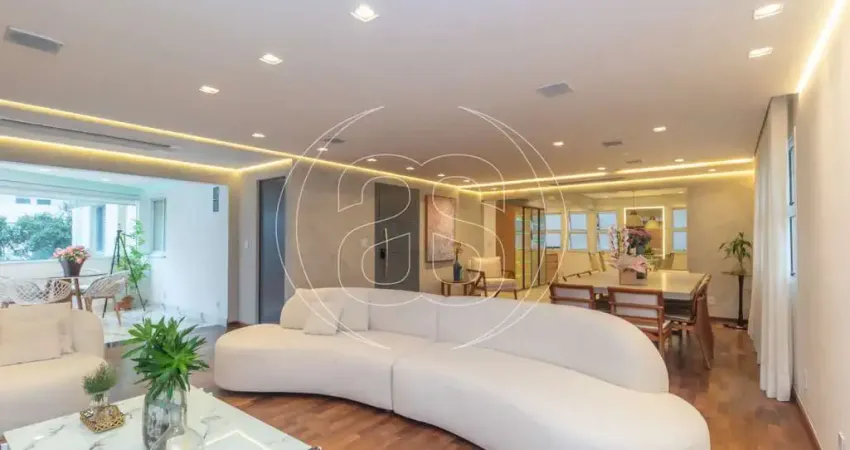 Apartamento à venda com reforma total em Moema pássaros