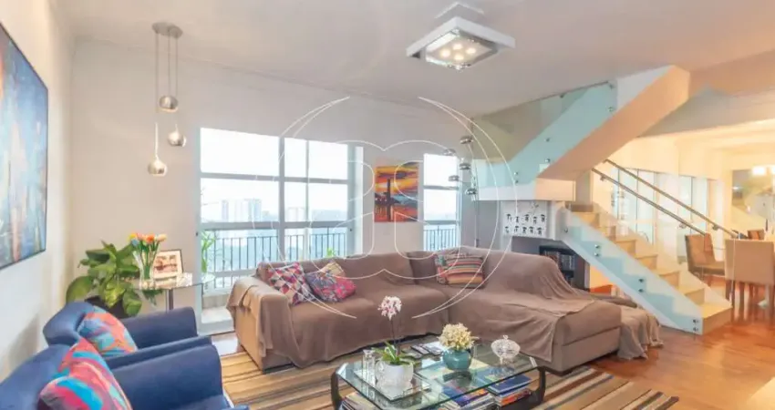 Cobertura no Alto da Boa Vista com 311m2, 3 suítes e 4 vagas, além de piscina e linda Vista