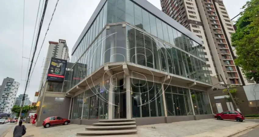 Loja comercial nova de esquina ao lado do metrô, com fachada de vidro e 15 vagas !