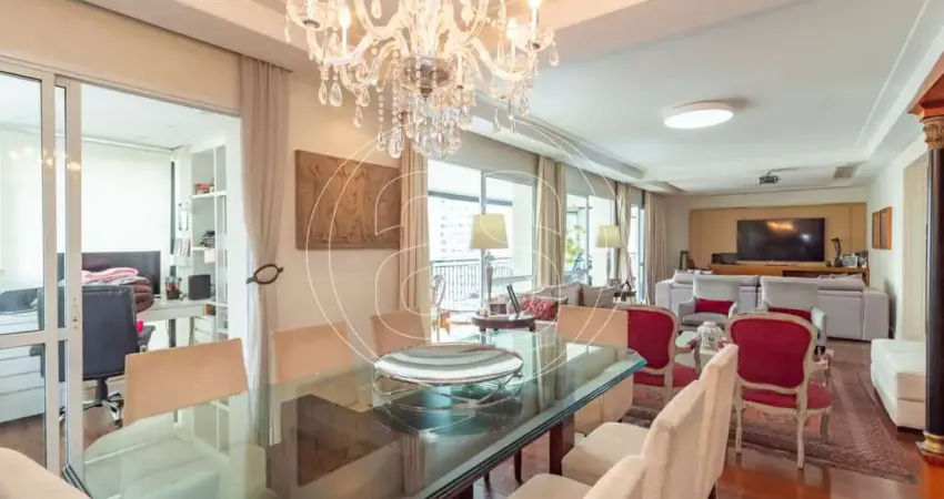 Apartamento altíssimo padrão, 250m² úteis, em moema nobre!!