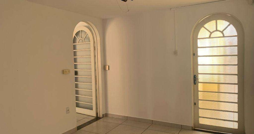 Casa térrea comercial na Av. Plínio de Castro Prado. Excelente ponto. 3 salas, 3 quartos, edícula, quintal, 3 vagas.