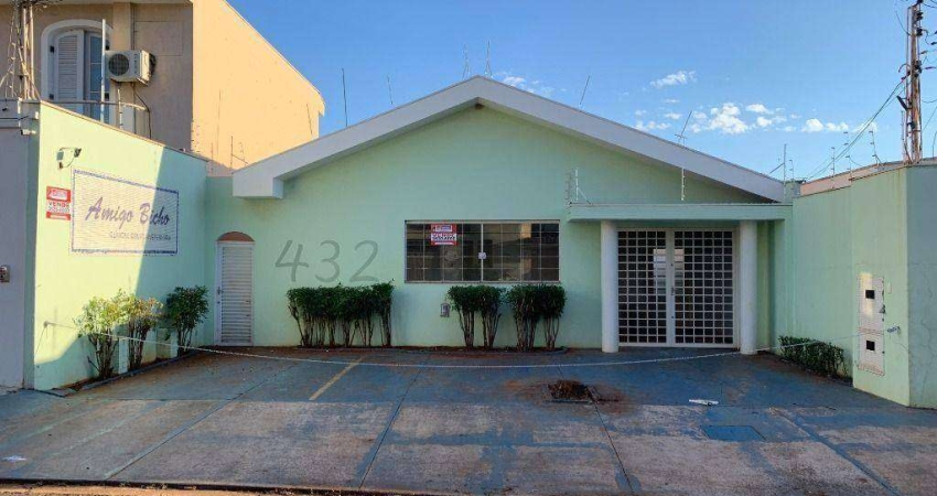 Vende-se casa comercial, Rua Piracicaba, próxima Av. Meira Júnior, Terreno 396 m², 187 m² construídos, 4 salas, 2 banheiros, edícula, 4 vagas