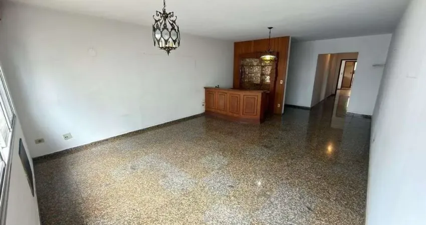 Apartamento super amplo em prédio clássico, gonzaga em santos.