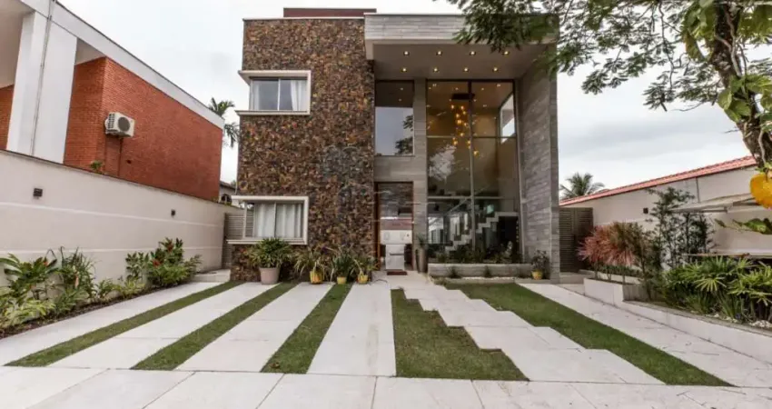 Casa de 359m² com 05 suítes à venda - Praia da Lagoinha - Ubatuba