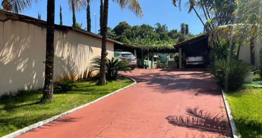 Chácara de 550m² com 03 casas à venda em condomínio - Chácaras Itambé