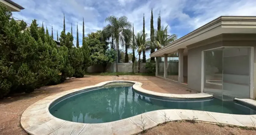 Casa sobrado de 567m² com 04 suítes para venda e locação em condomínio - Guaporé